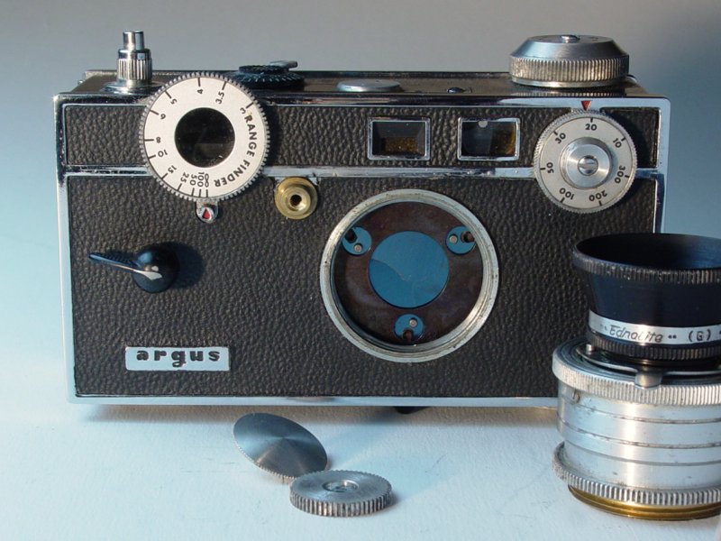 Argus C-3 - Removing Lens