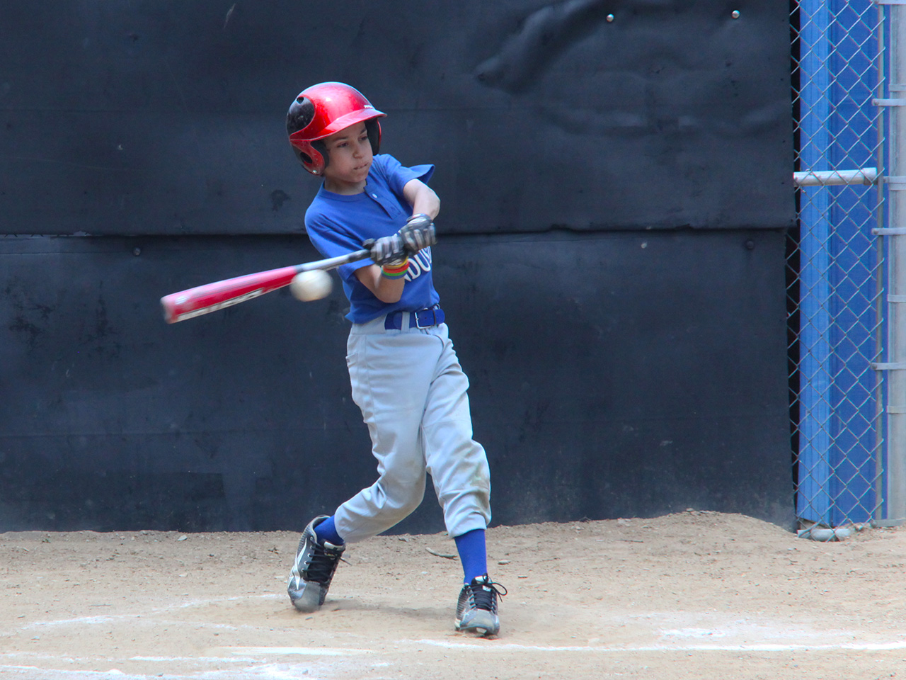 Tom Hitting