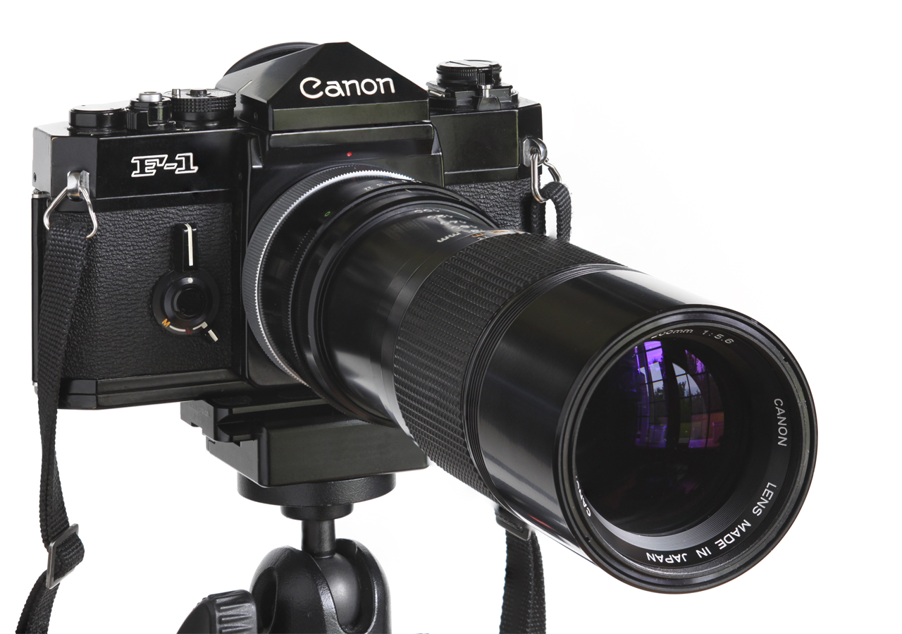 Canon Zoom Lens FD 100-200mm 1:5.6 with Canon F-1
