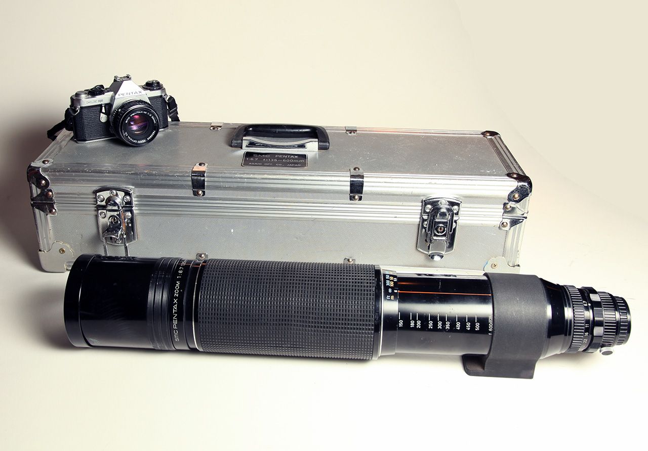 Case and Lens with ME-Super for Size Reference