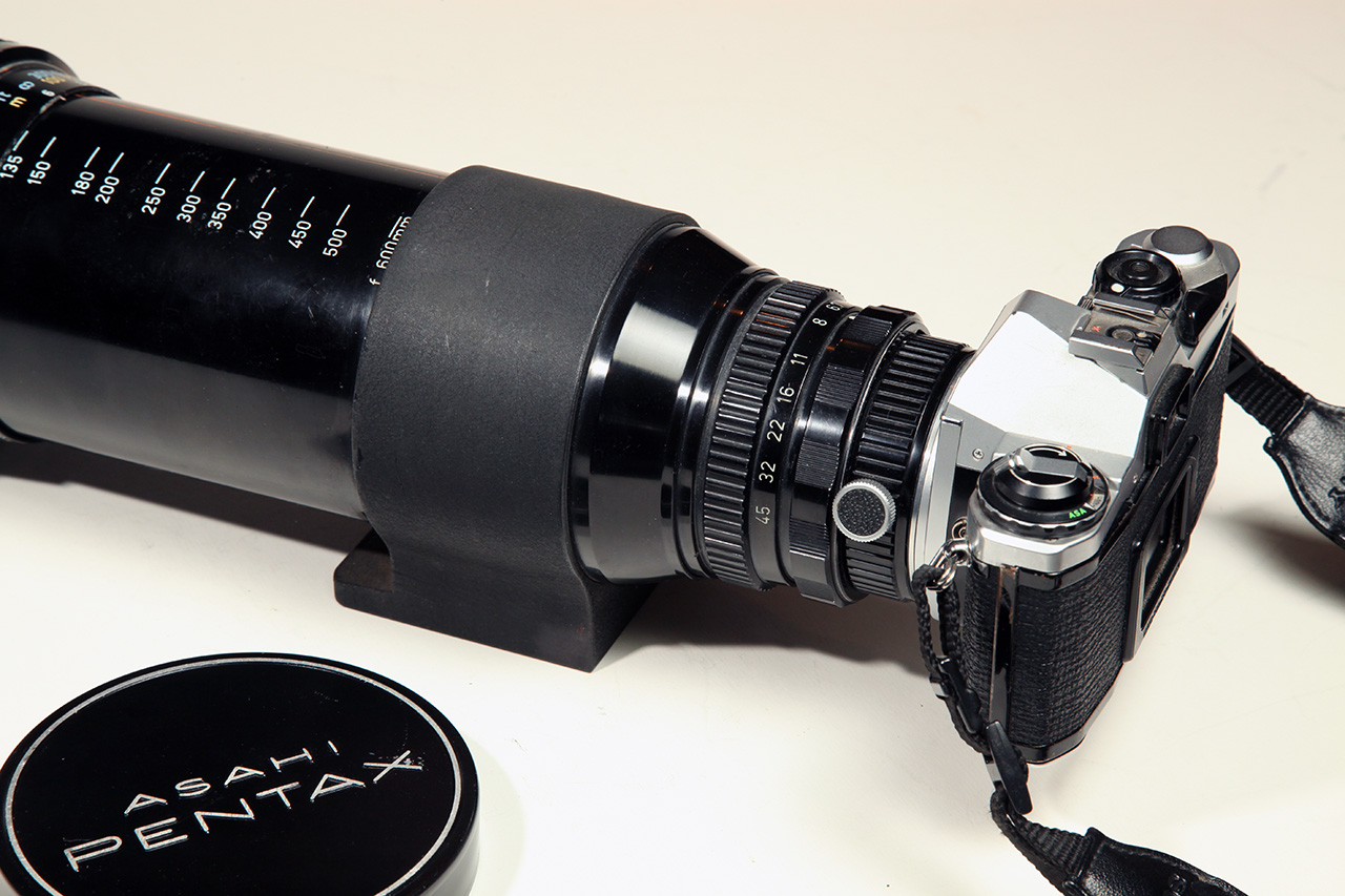 SMC PENTAX ZOOM 1:6.7 135~600mm mounted on ME-Super