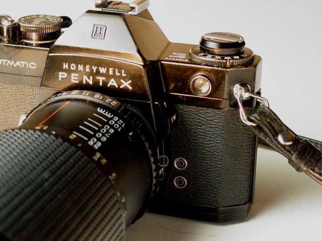 Spotmatic IIa Detail - Strobo-Eye; with SMC TAKUMAR-ZOOM  1:4/45~125mm - Click to Enlarge