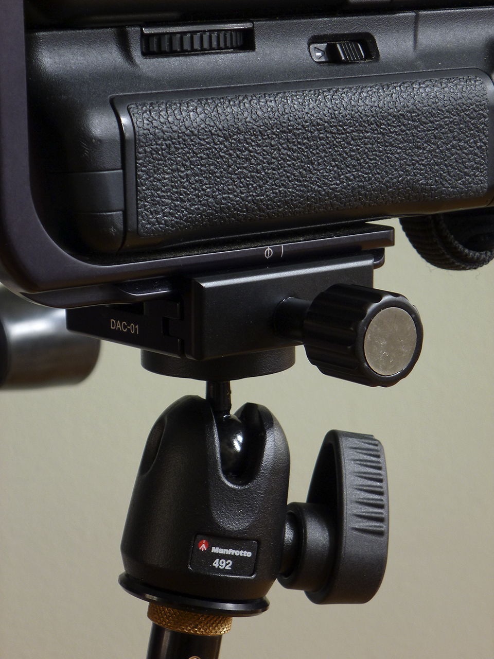 Desmond DAC-01 50mm QR Clamp 3/8 and Manfrotto 359 Long Lens Support